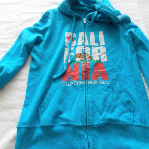 Sizes Small/Medium Sweatshirts - Picture 4 of 5